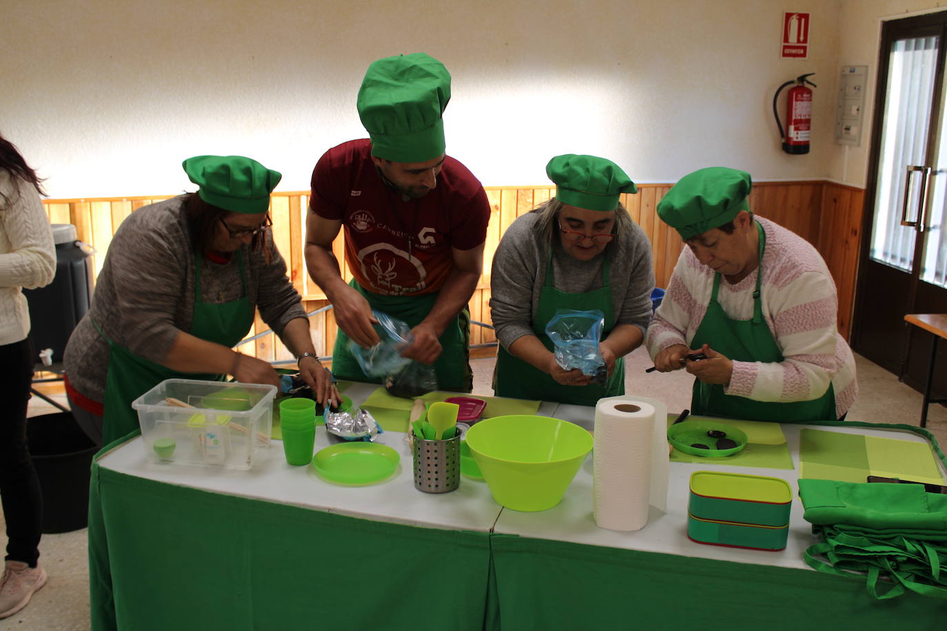 Niños y mayores disfrutan del final festivo en Fresnedoso