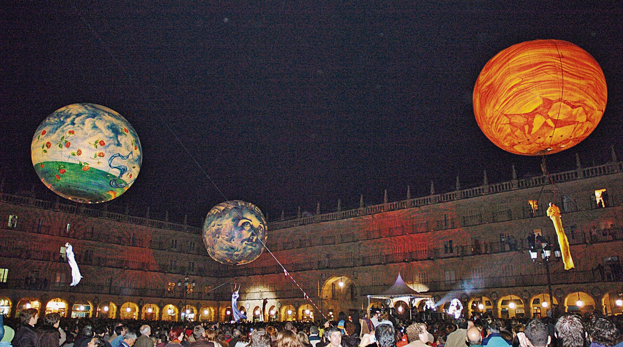 Espectáculo «De los ángeles y la luz», un montaje de color, música y simbolismo que sirvió de clausura de la programación de Salamanca 2005.