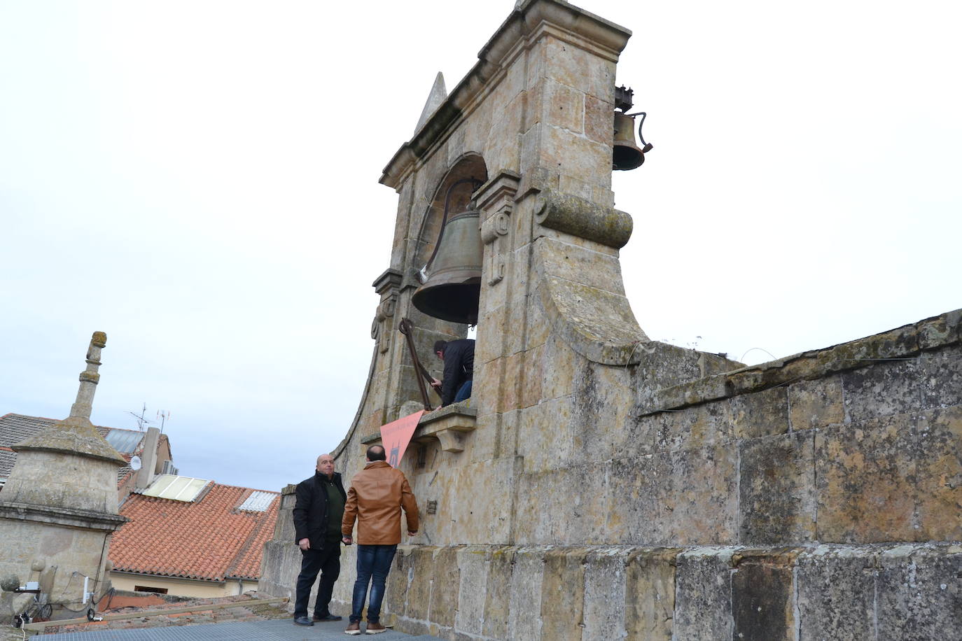 Ciudad Rodrigo luce el pañuelo anunciador del Carnaval