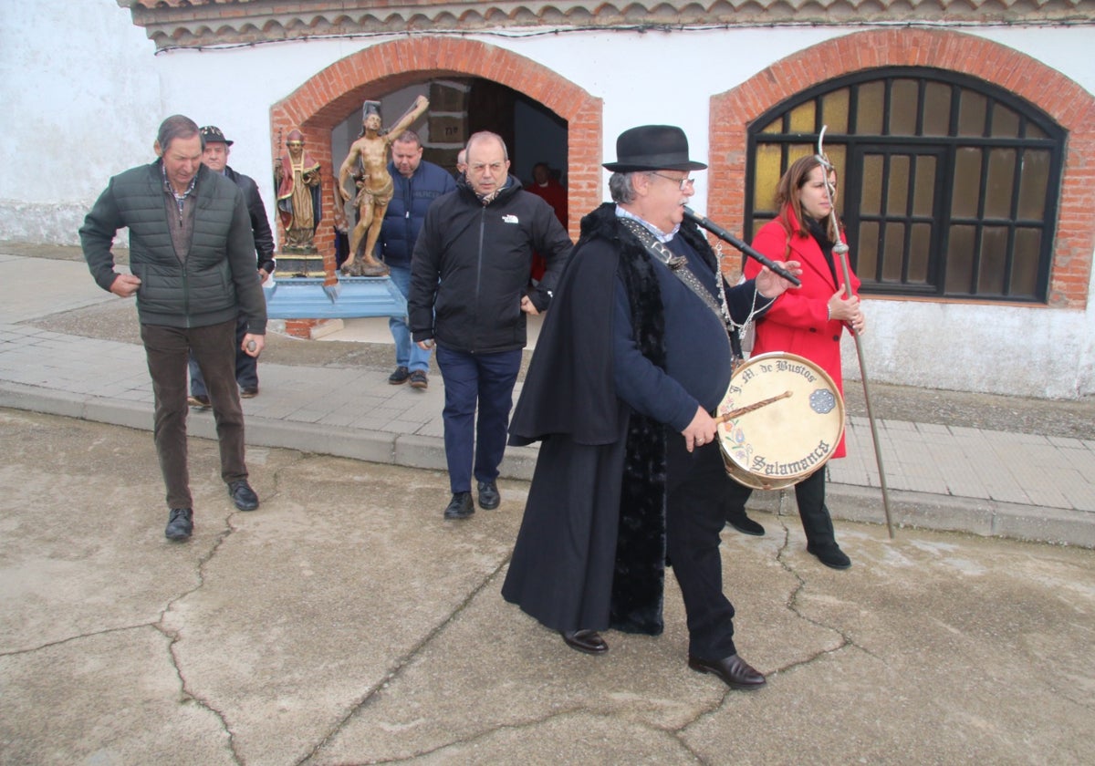 La salida de la procesión de la fiesta de los Santos Mártires.