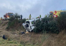 Imagen del vehículo accidentado en su parte trasera