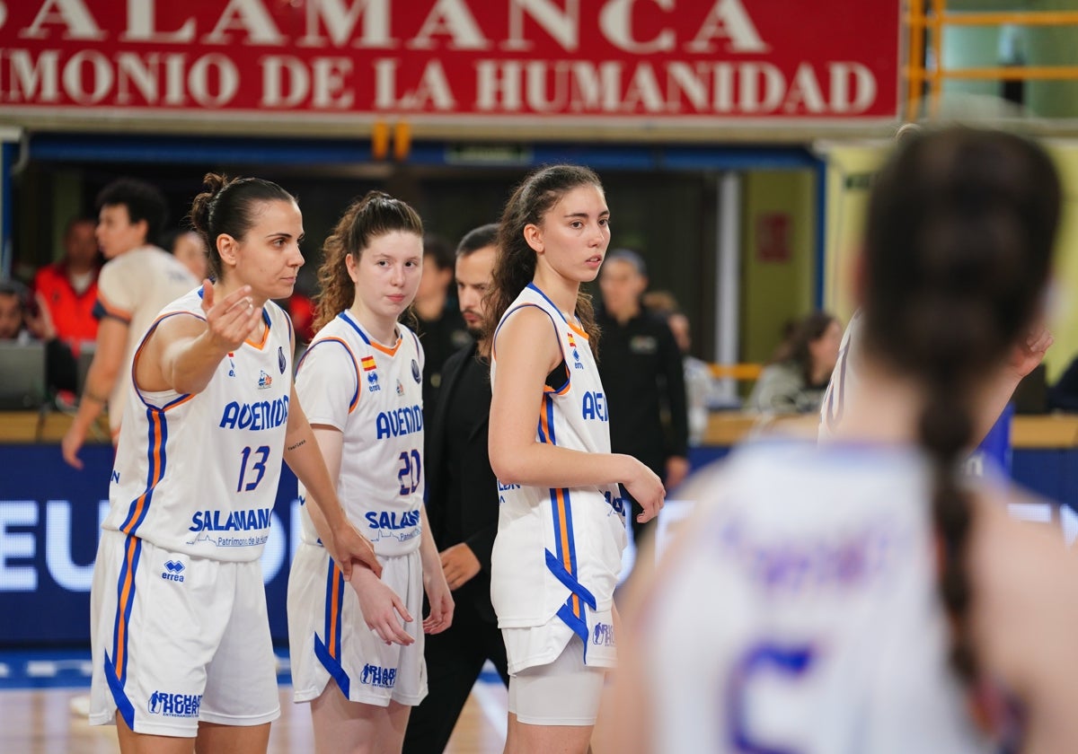 Andrea Vilaró pide un balón durante el choque de este miércoles.