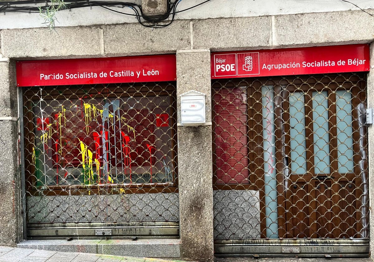 Así ha quedado la sede del PSOE de Béjar tras ser vandalizada por segunda vez