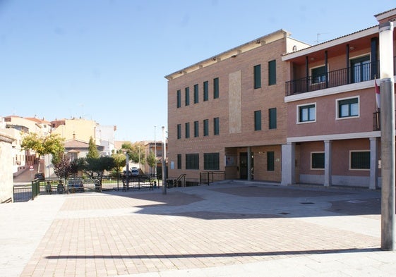 La plaza de la Constitución en Carbajosa de la Sagrada.