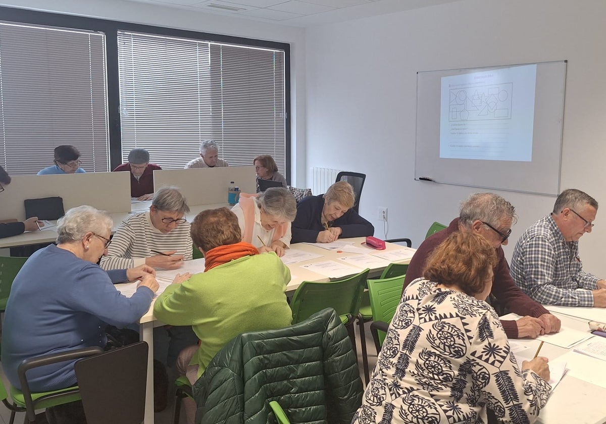 Los participantes en el taller de memoria en Alba.