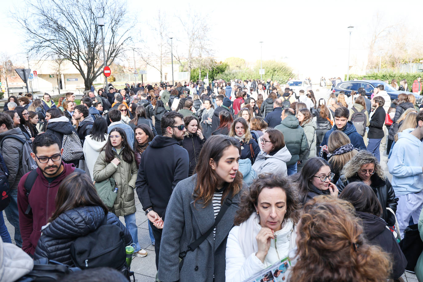 Nervios, &#039;lluvia&#039; de especialidades y repasos &#039;in extremis&#039;: así han sido los minutos previos al examen MIR