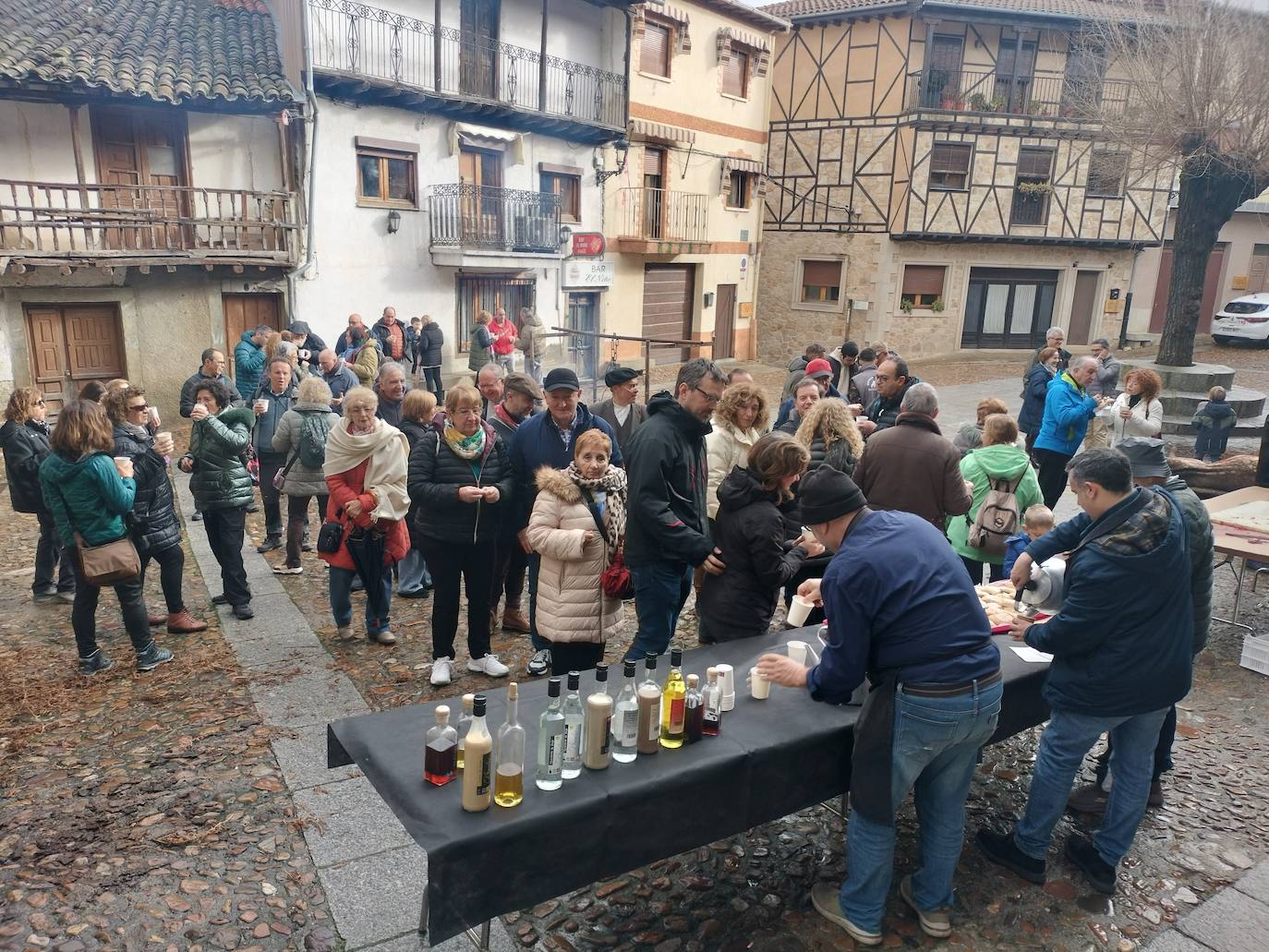 San Esteban de la Sierra disfruta de su matanza tradicional