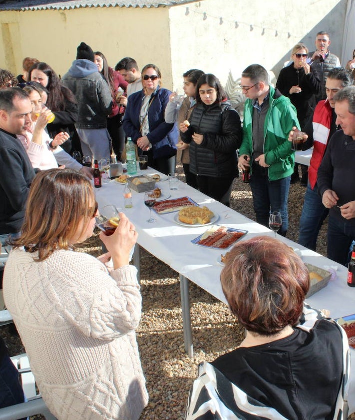 Imagen secundaria 2 - Diferentes momentos de la celebración.