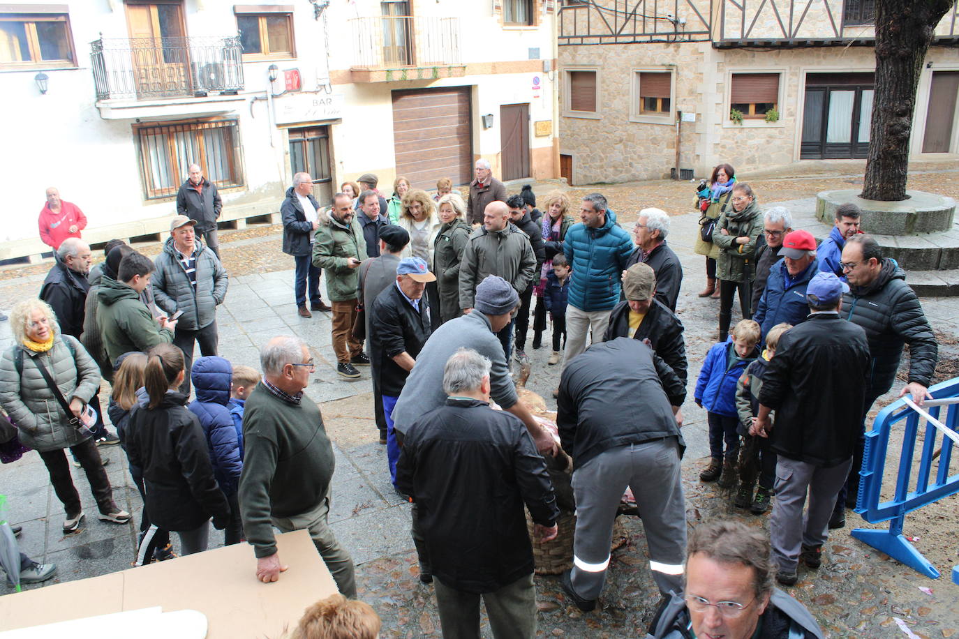 San Esteban de la Sierra disfruta de su matanza tradicional