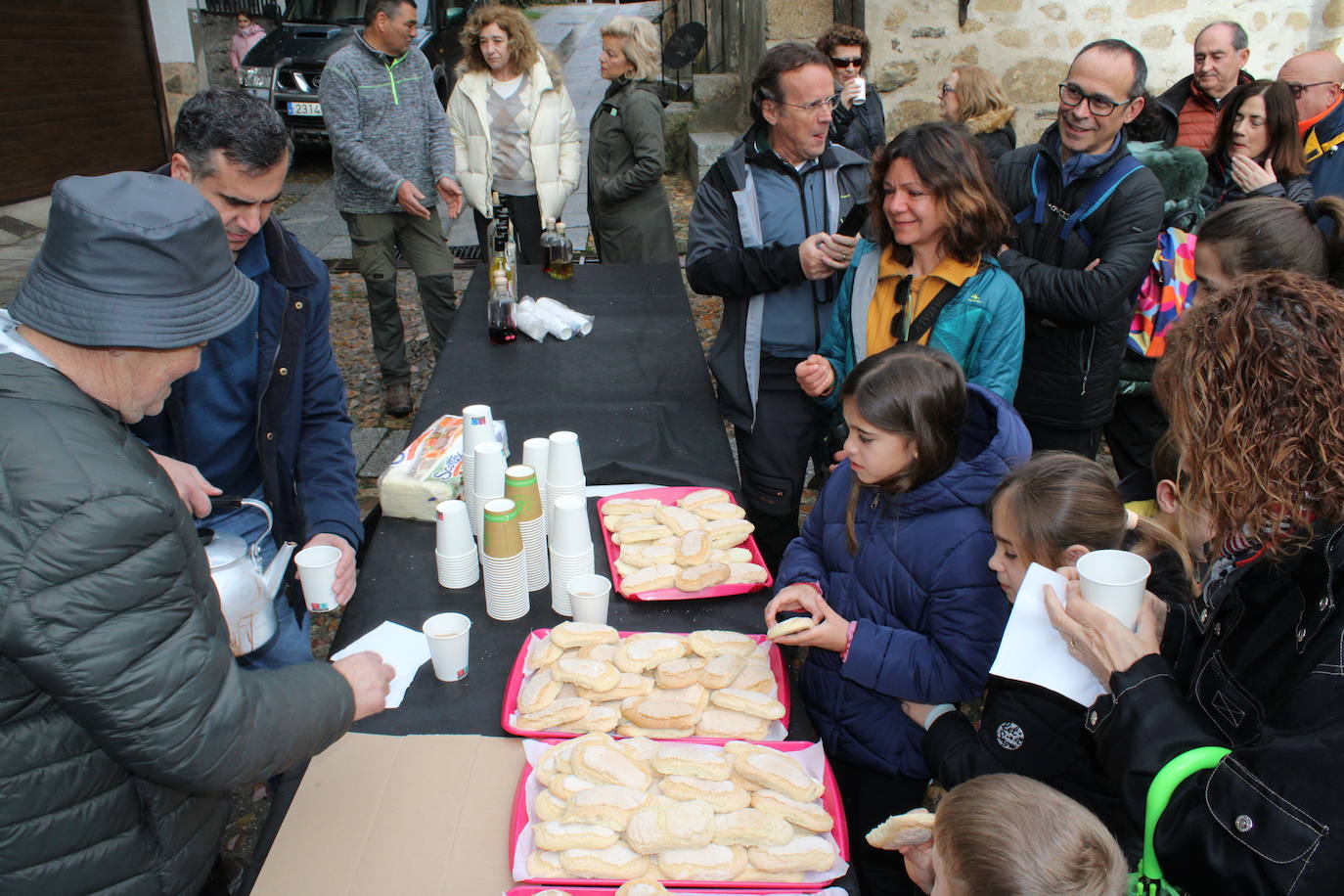 San Esteban de la Sierra disfruta de su matanza tradicional