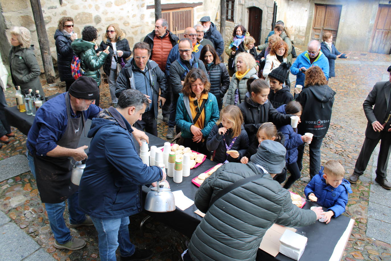 San Esteban de la Sierra disfruta de su matanza tradicional