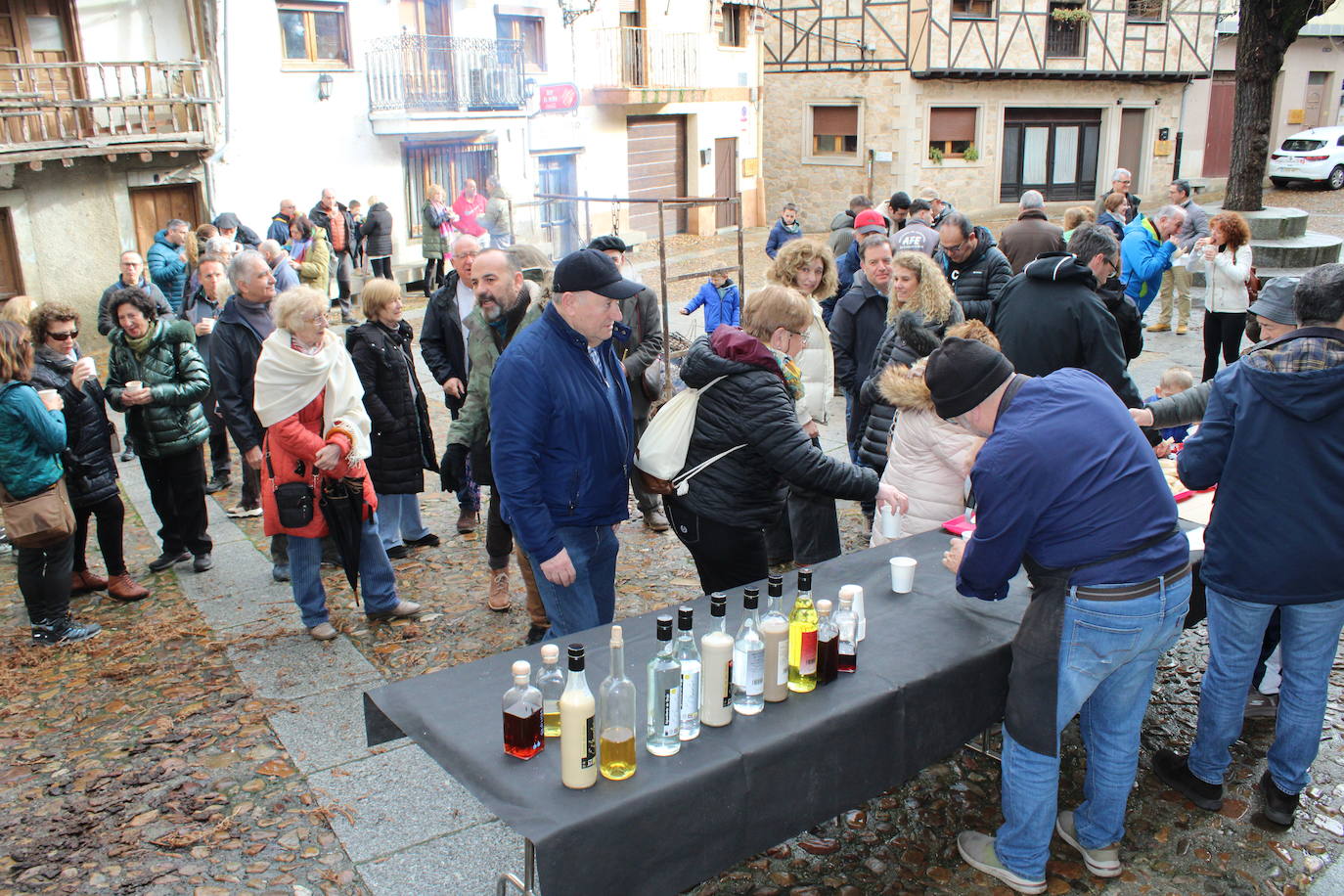 San Esteban de la Sierra disfruta de su matanza tradicional