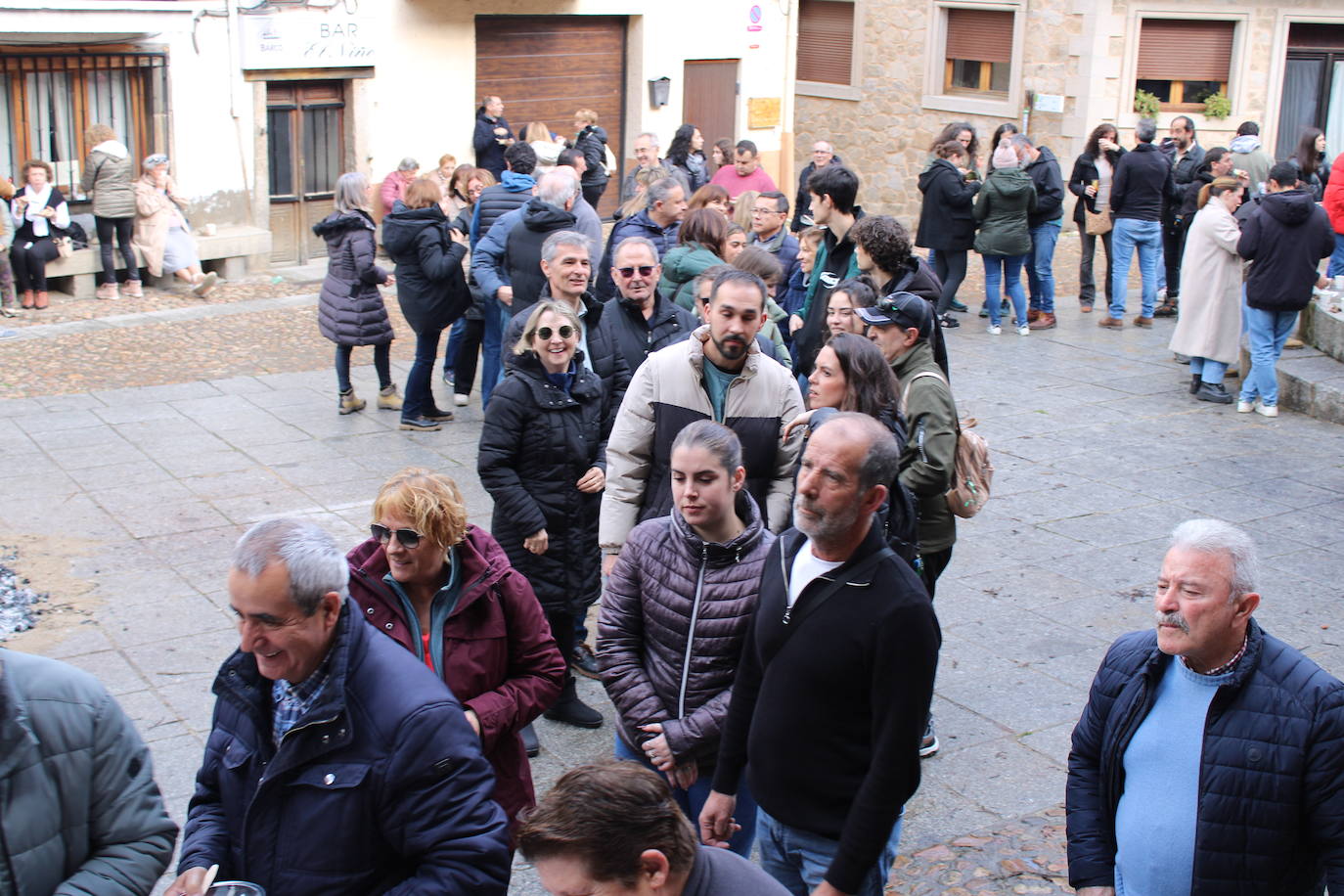 San Esteban de la Sierra disfruta de su matanza tradicional