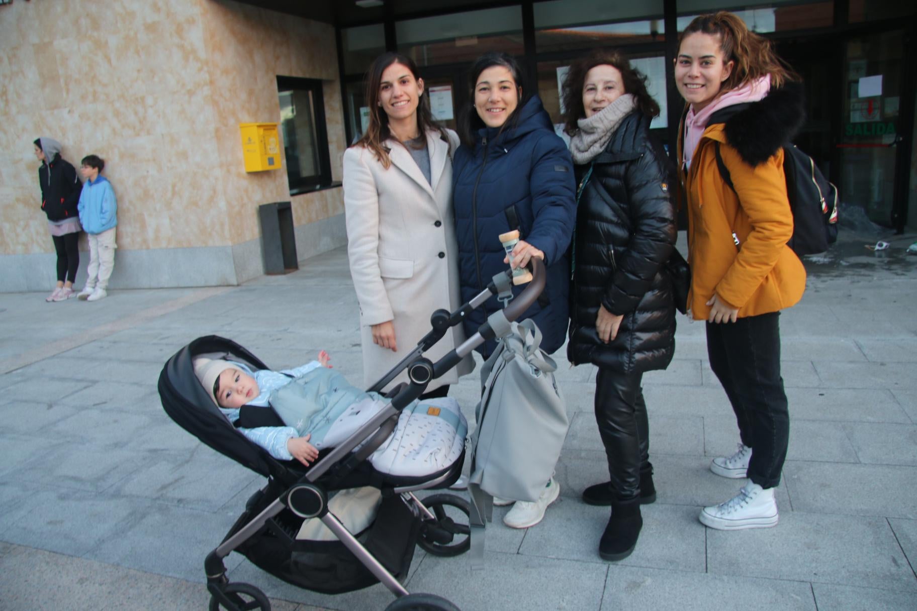 Los quintos con más garbo con las cintas, los de Villares de la Reina