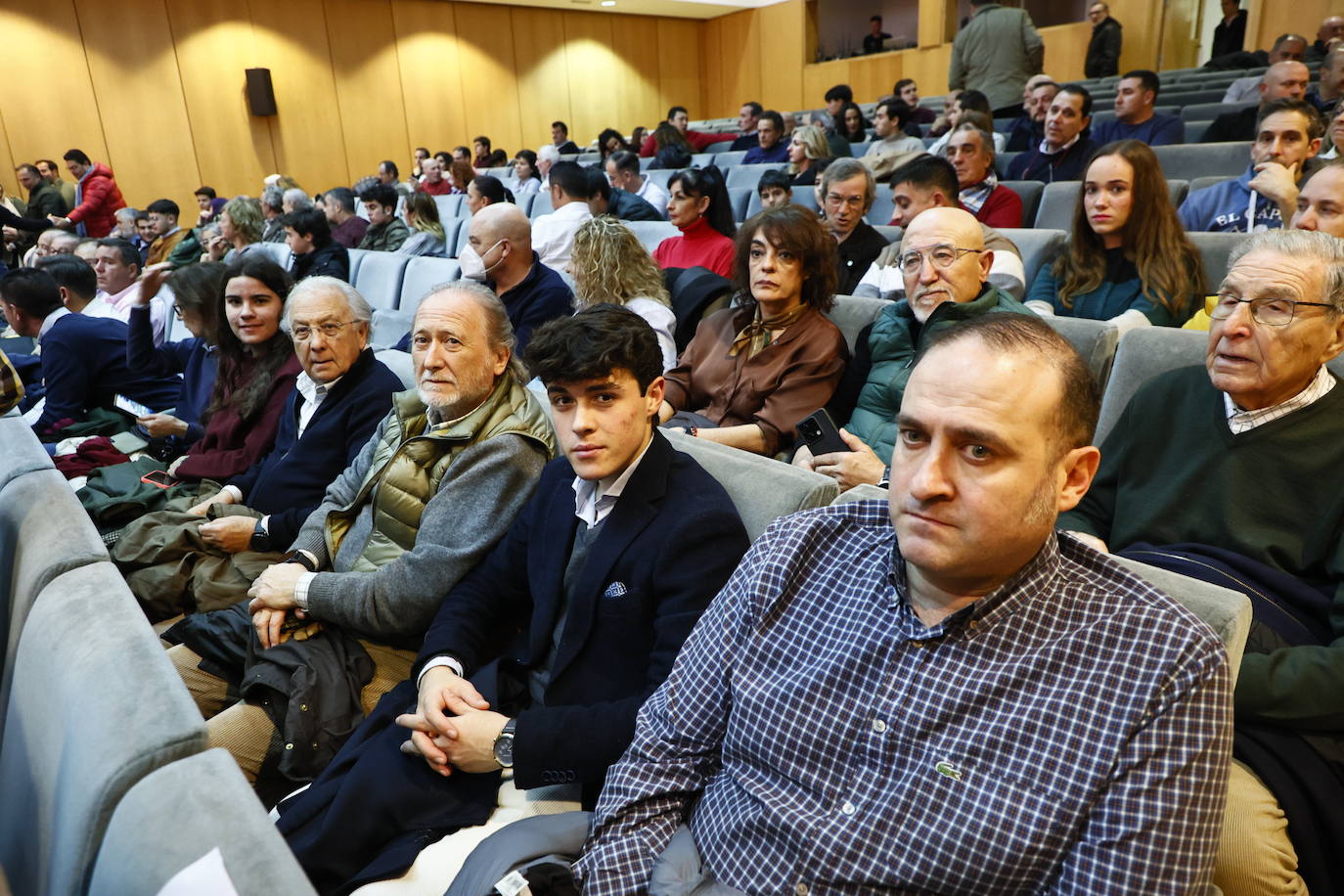 Castaño, desbordado por la admiración y el cariño: así fue el homenaje en MasterClass Toros