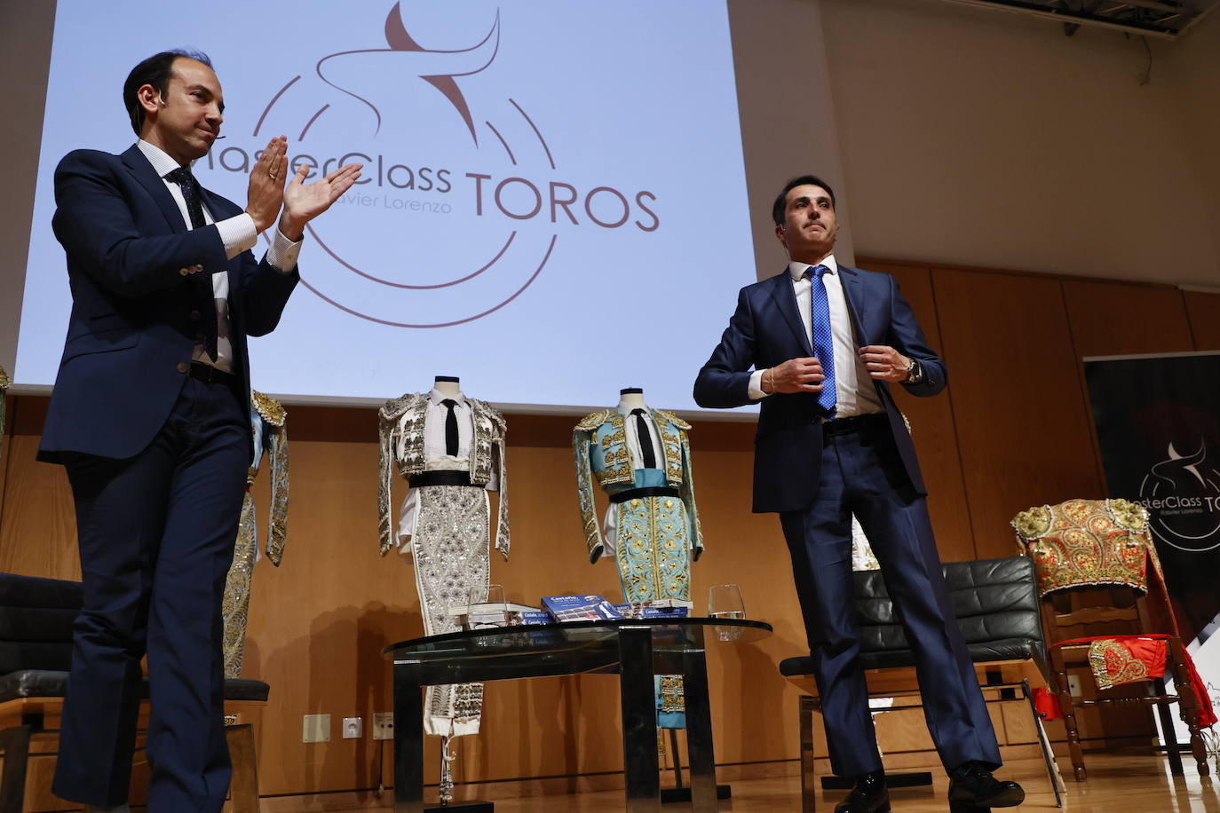 Castaño, desbordado por la admiración y el cariño: así fue el homenaje en MasterClass Toros