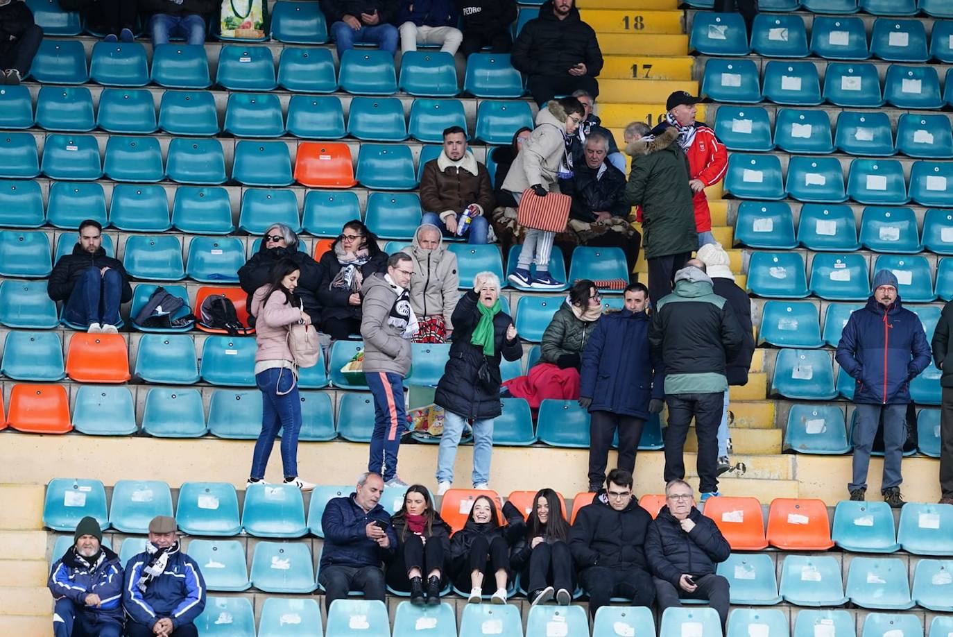 El Helmántico quiere &#039;apretar&#039; en el derbi: búscate en la grada en el partido entre el Salamanca UDS y el CD Guijuelo