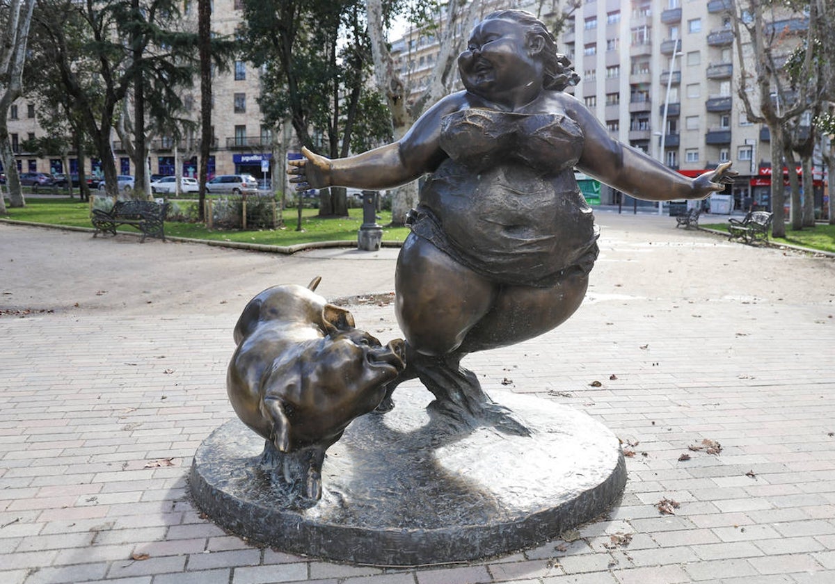 La escultura 'Bailando de Felicidad en España'.