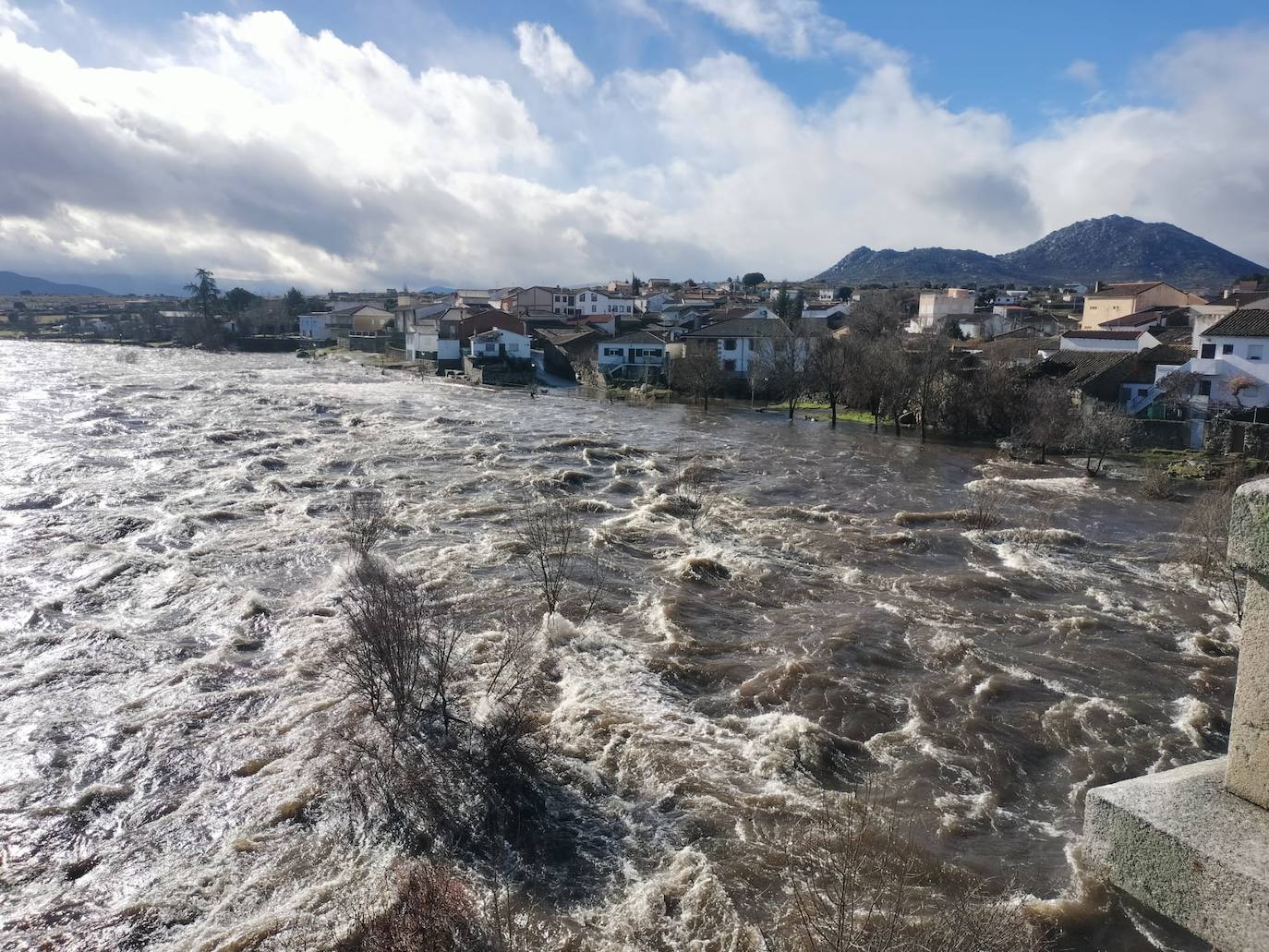 Así luce el río Tormes tras la espectacular crecida de las últimas horas