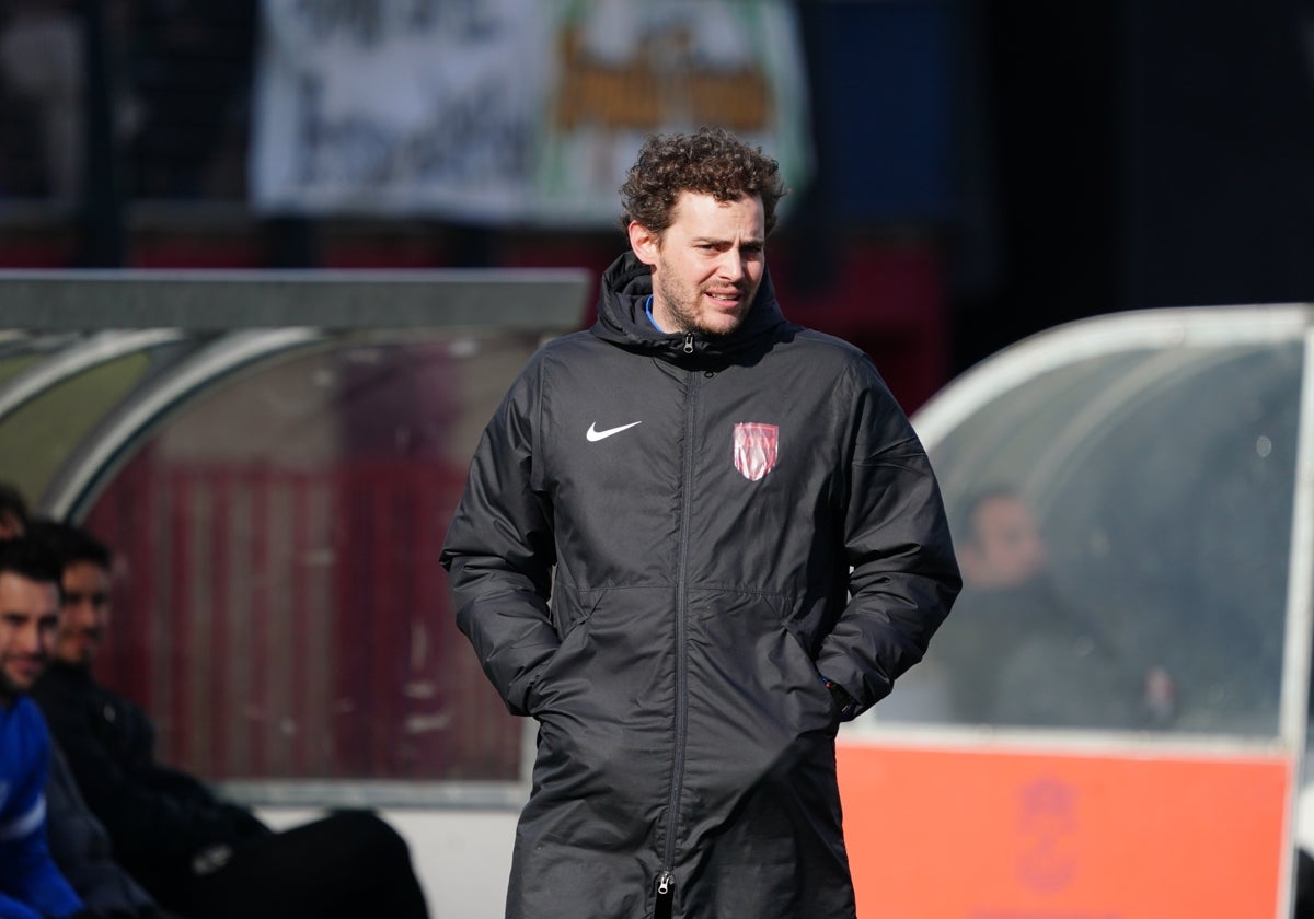 Alonso, el domingo en su último partido como entrenador del Santa Marta.