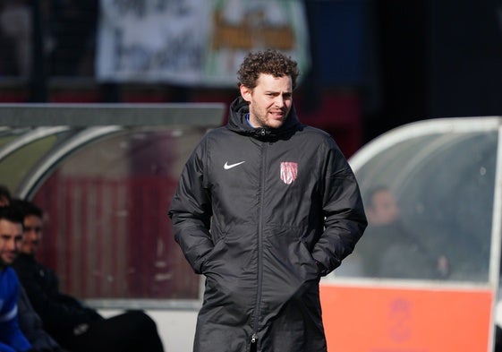 Alonso, el domingo en su último partido como entrenador del Santa Marta.