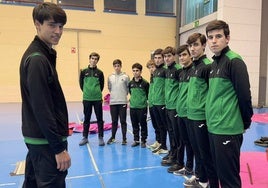 Diego Mateos, junto a algunos de los compañeros de la Escuela que irán este año al Bolsín.