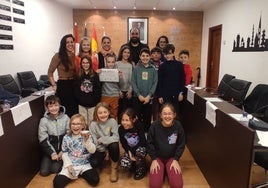 Los participantes en la reunión del Consejo de los Niños de Castellanos de Moriscos.