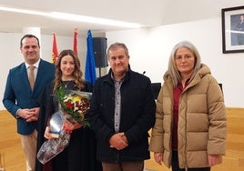 La pregonera, Raquel Martín junto a sus padres y el alcalde, David Mingo.