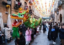 Pasacalles por el Año Nuevo Chino en la calle Zamora.