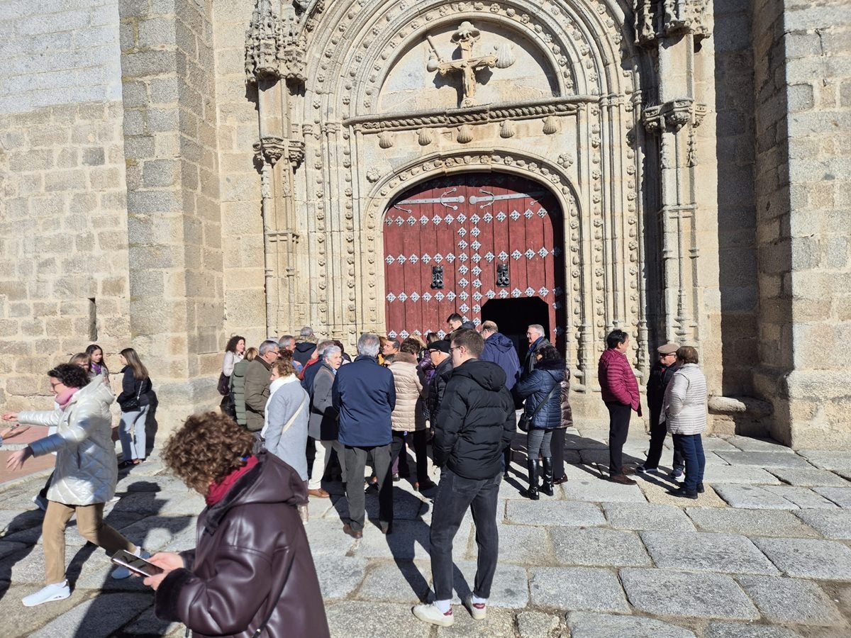 Fiesta de las gargantillas en las ruinas de la ermita de San Blás de Santiago de la Puebla