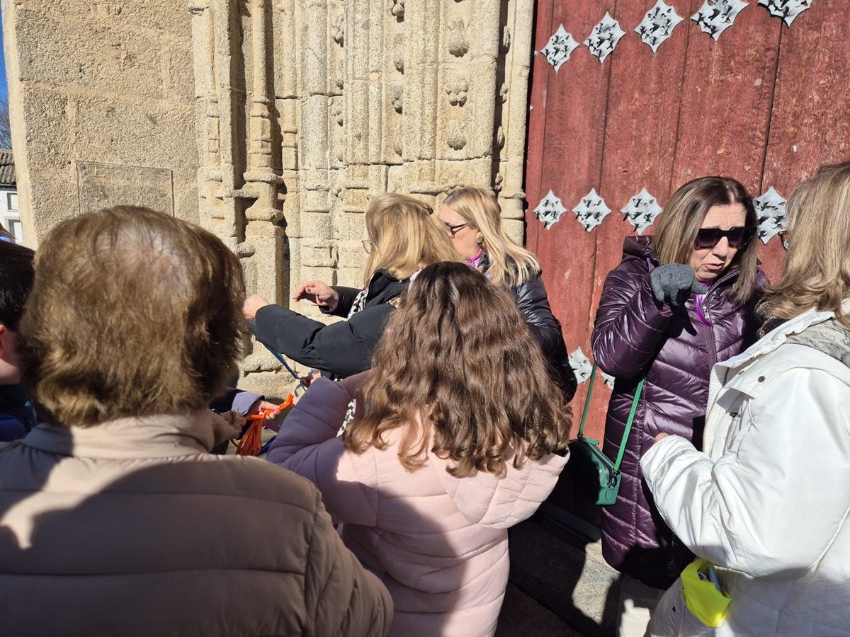 Fiesta de las gargantillas en las ruinas de la ermita de San Blás de Santiago de la Puebla