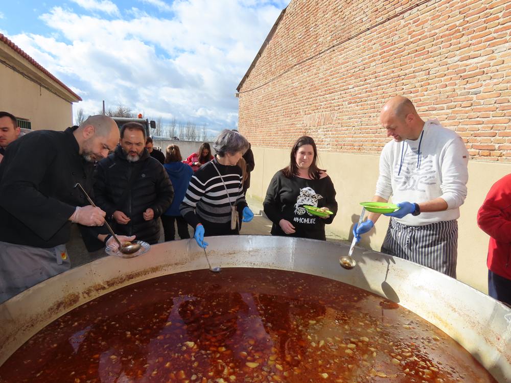 Buen sabor en la segunda jornada festiva de Palaciosrubios en honor a Las Candelas