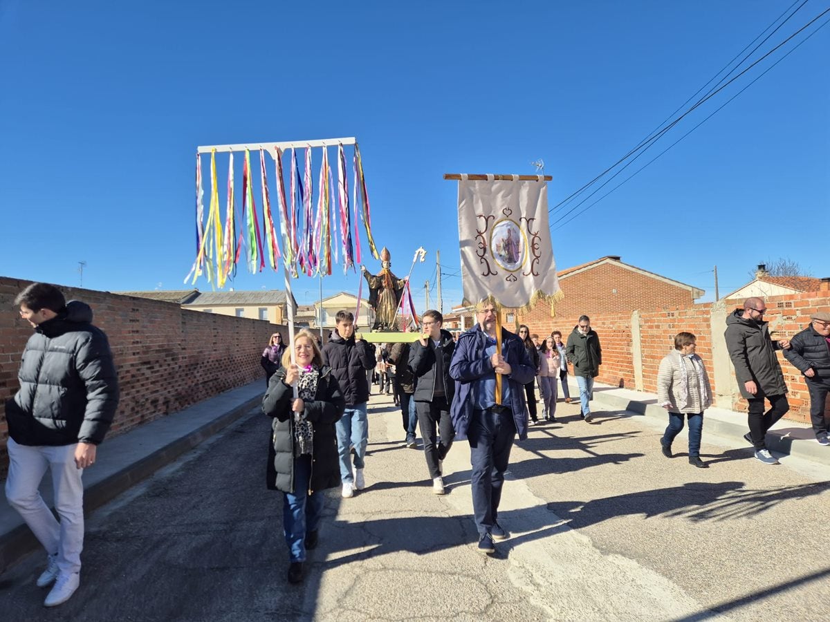 Fiesta de las gargantillas en las ruinas de la ermita de San Blás de Santiago de la Puebla