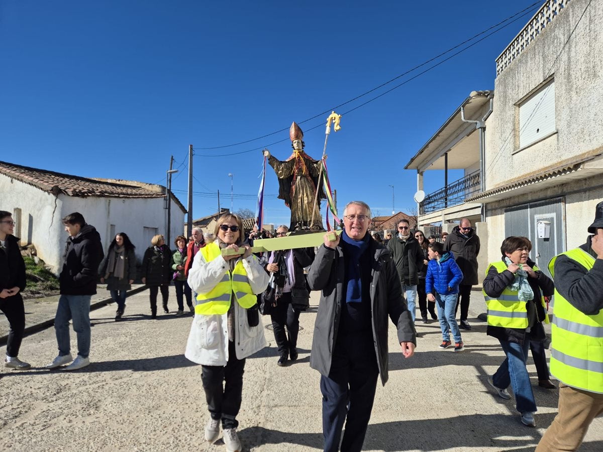 Fiesta de las gargantillas en las ruinas de la ermita de San Blás de Santiago de la Puebla