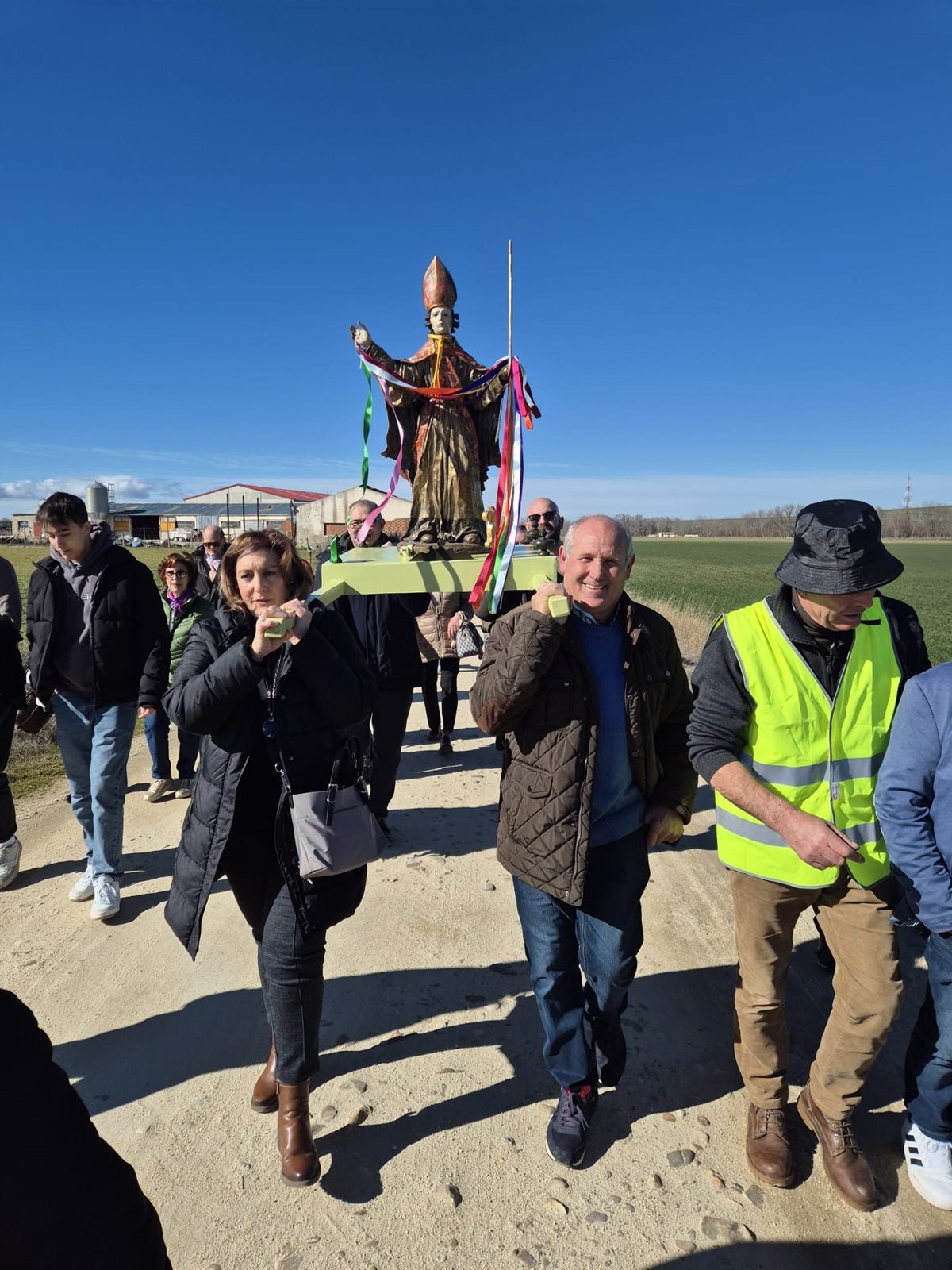 Fiesta de las gargantillas en las ruinas de la ermita de San Blás de Santiago de la Puebla