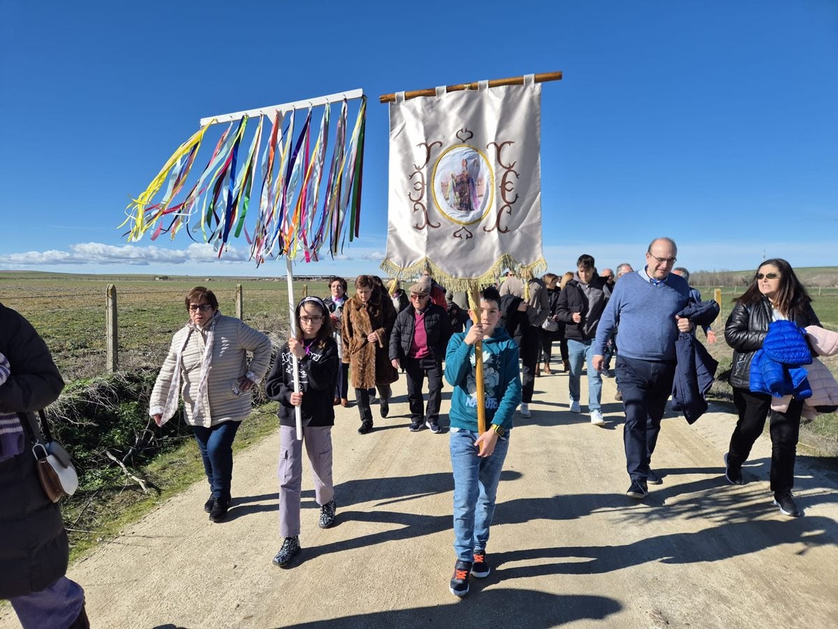 Fiesta de las gargantillas en las ruinas de la ermita de San Blás de Santiago de la Puebla