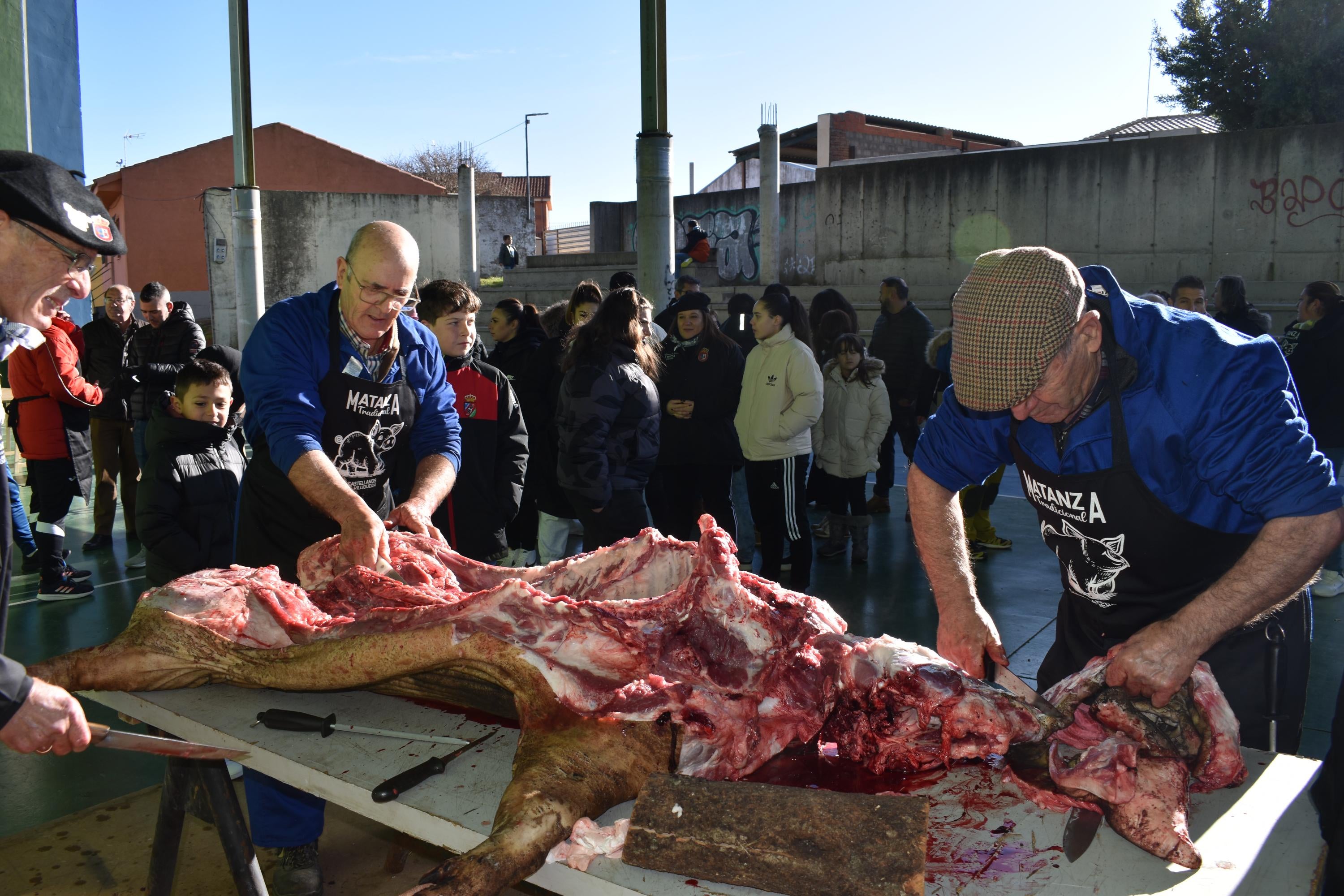 Castellanos de Villiquera estrena fiesta de la matanza con gran éxito