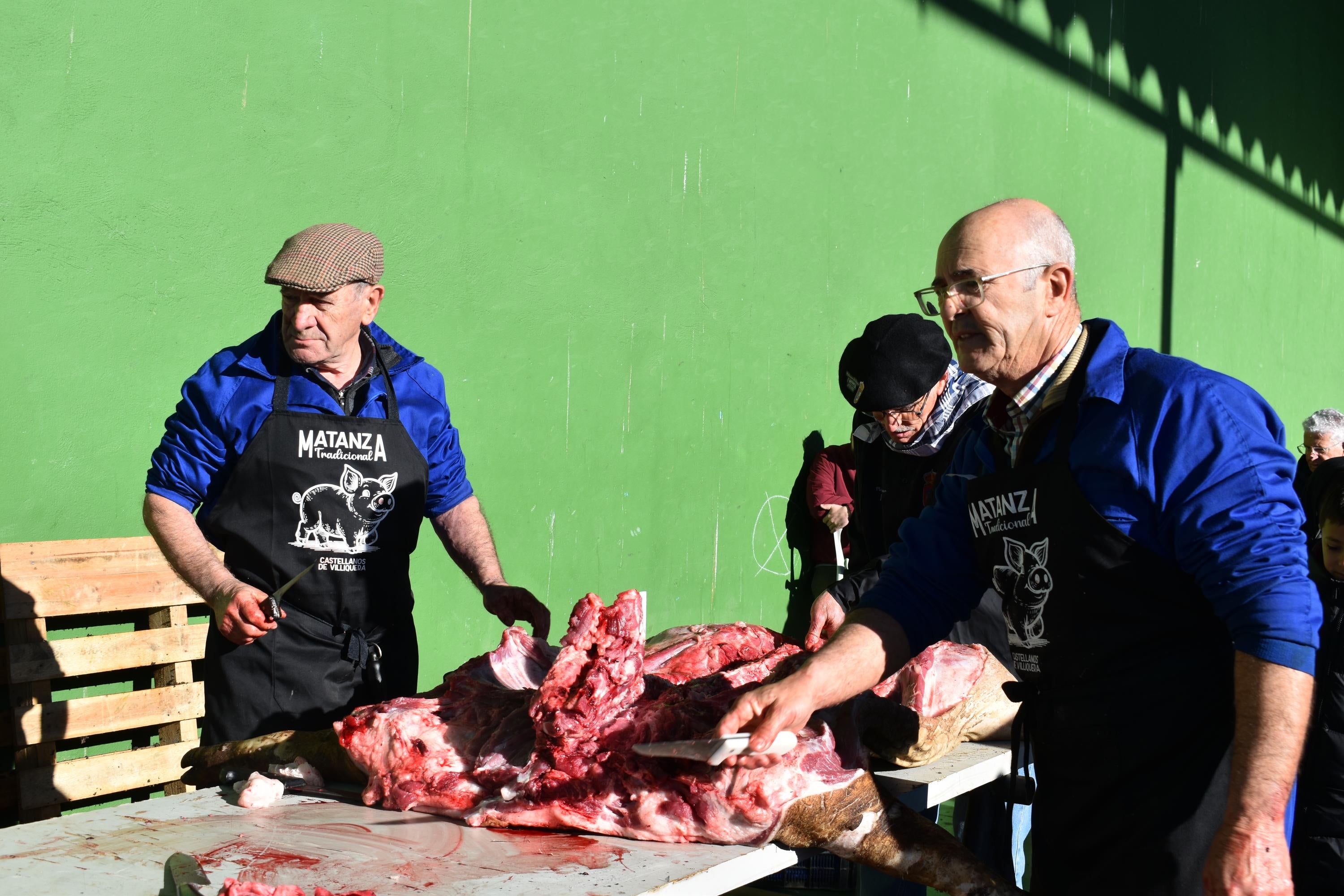 Castellanos de Villiquera estrena fiesta de la matanza con gran éxito