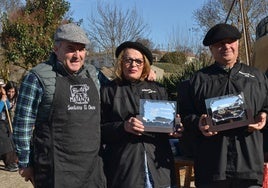 El alcalde, Francisco Javier Bernal junto a los matanceros de honor