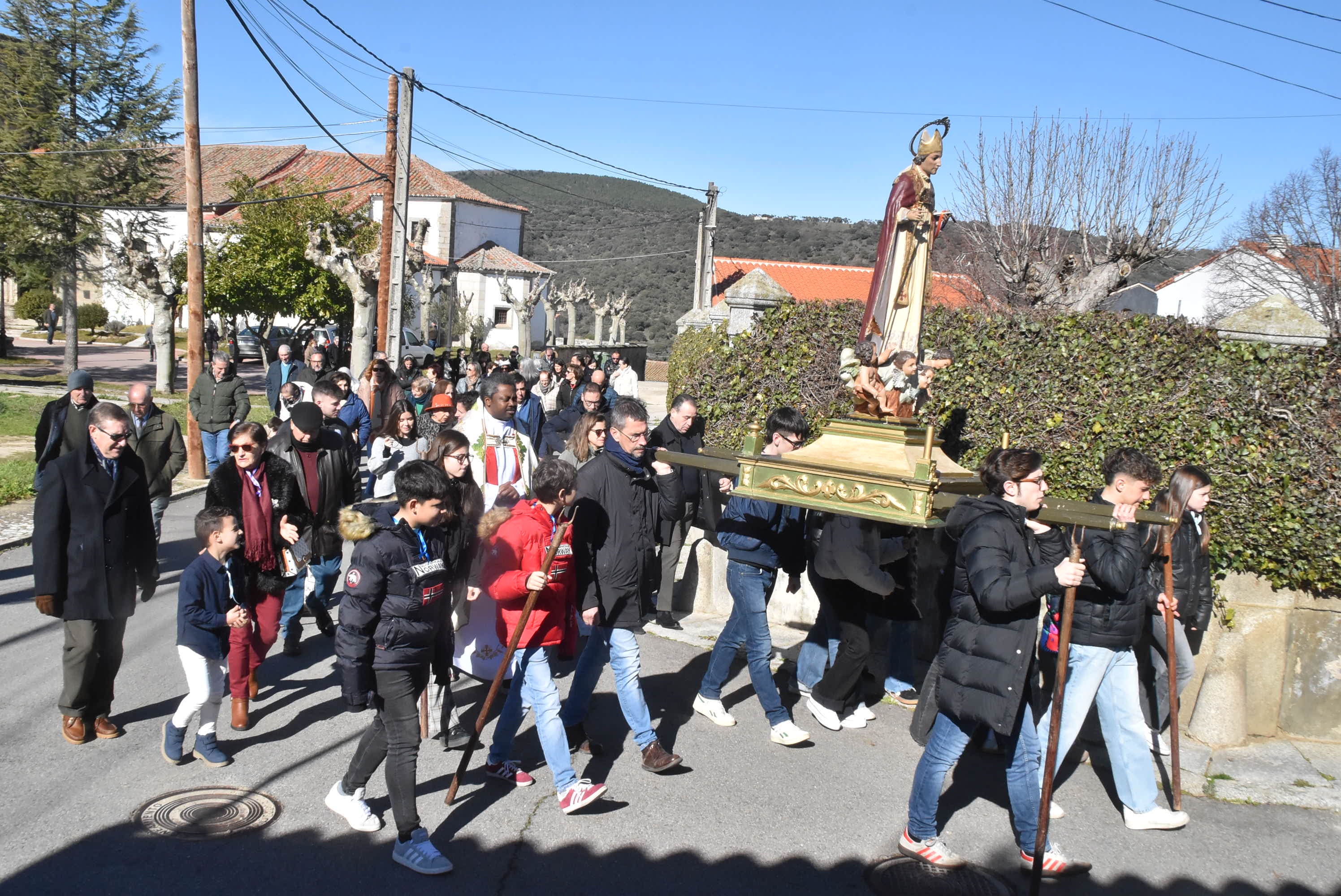 El buen tiempo acompaña a San Blas en su festividad en Fuentes de Béjar