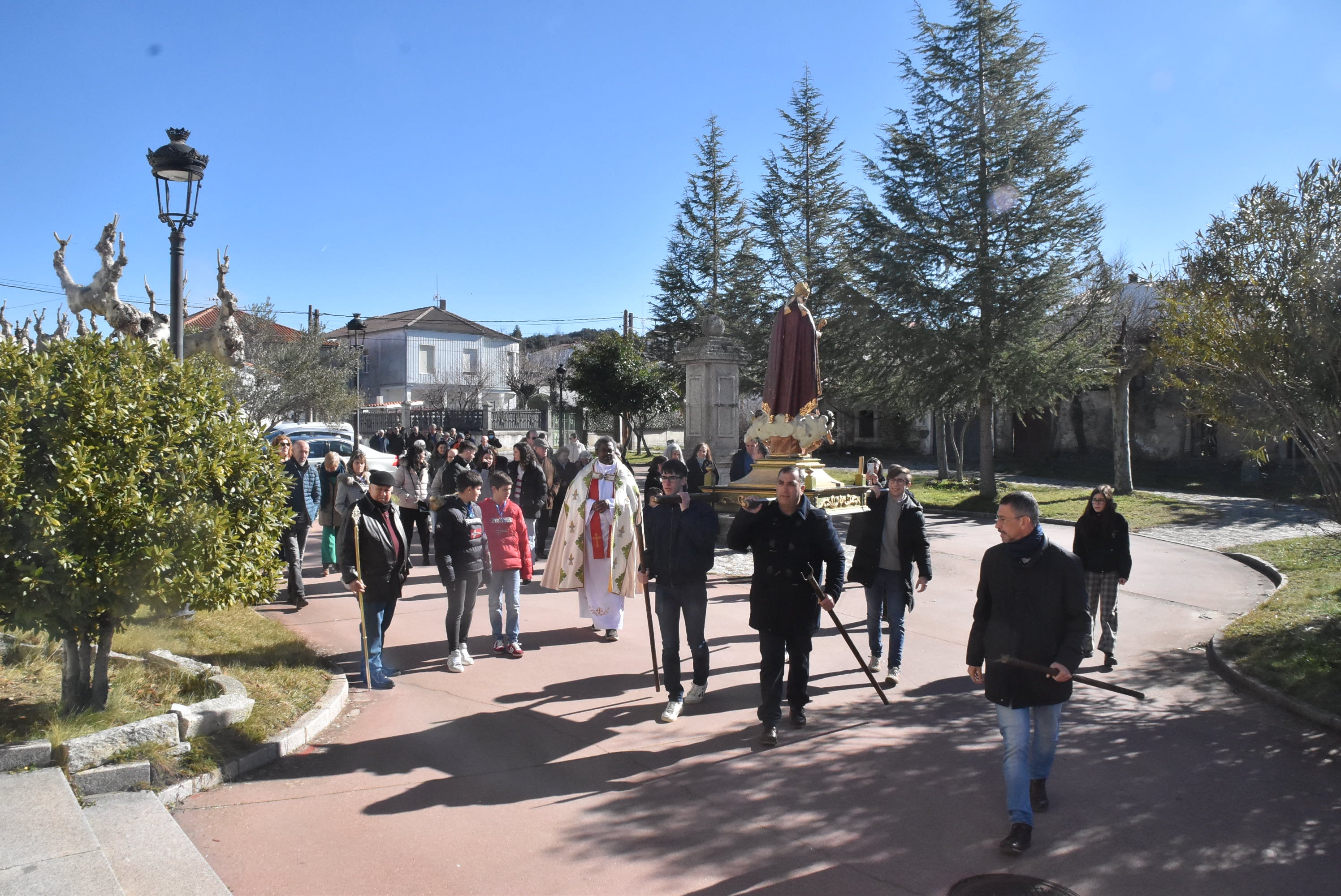 El buen tiempo acompaña a San Blas en su festividad en Fuentes de Béjar