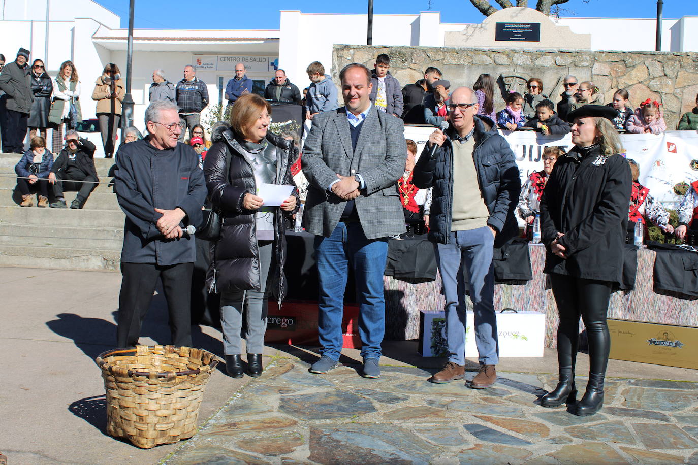 El sol acompaña la primera matanza de Guijuelo del año