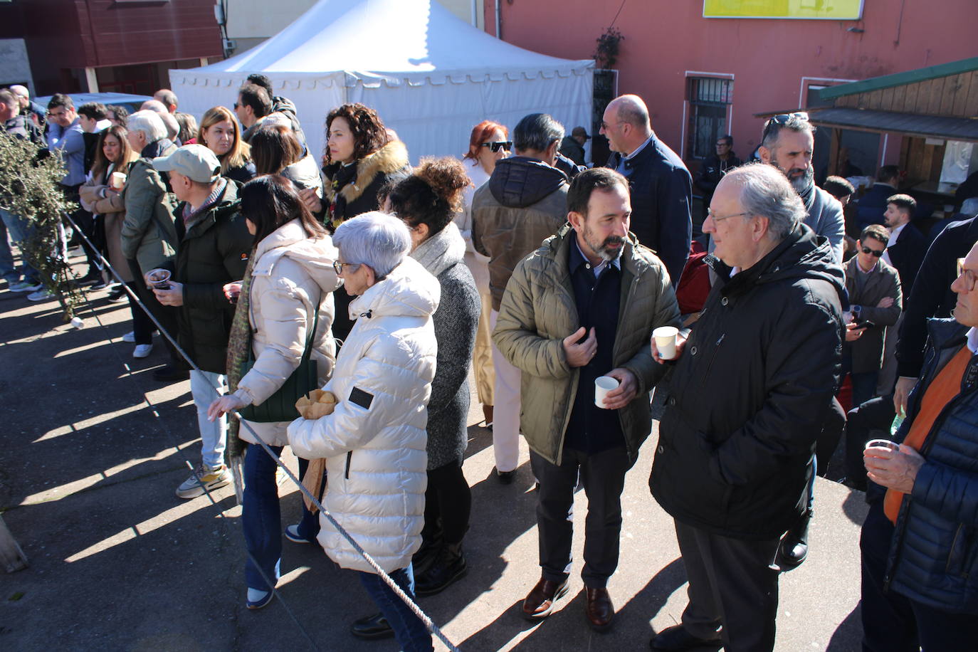 El sol acompaña la primera matanza de Guijuelo del año