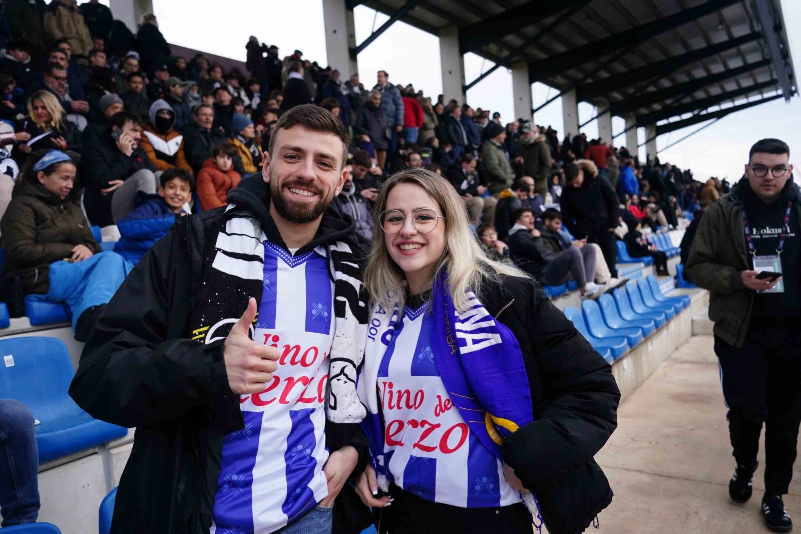 Una felicitación muy especial y tablas en el derbi: búscate en la grada del Reina Sofía