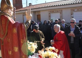 El sol brilla para San Blas en Sepulcro Hilario