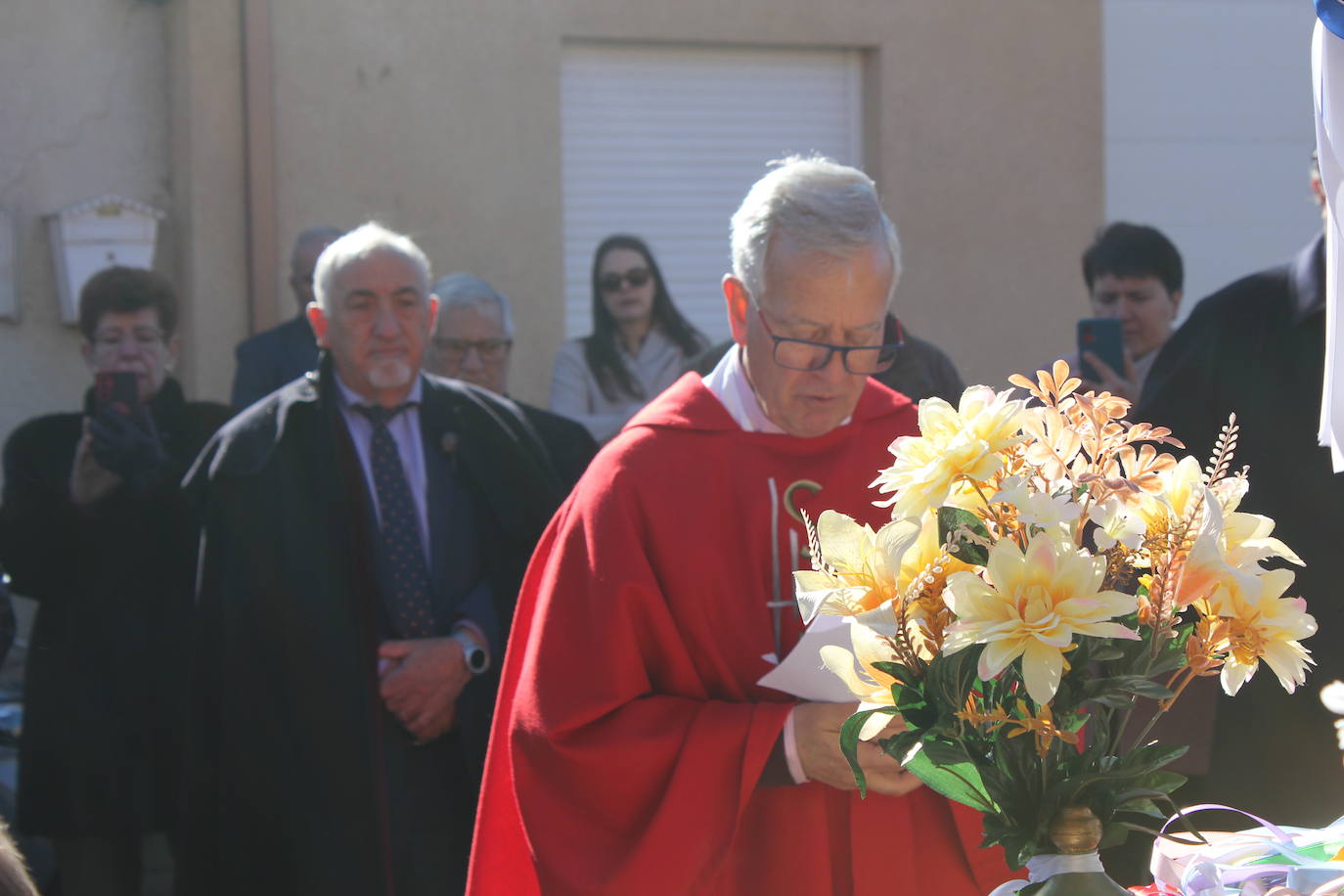 El sol brilla para San Blas en Sepulcro Hilario