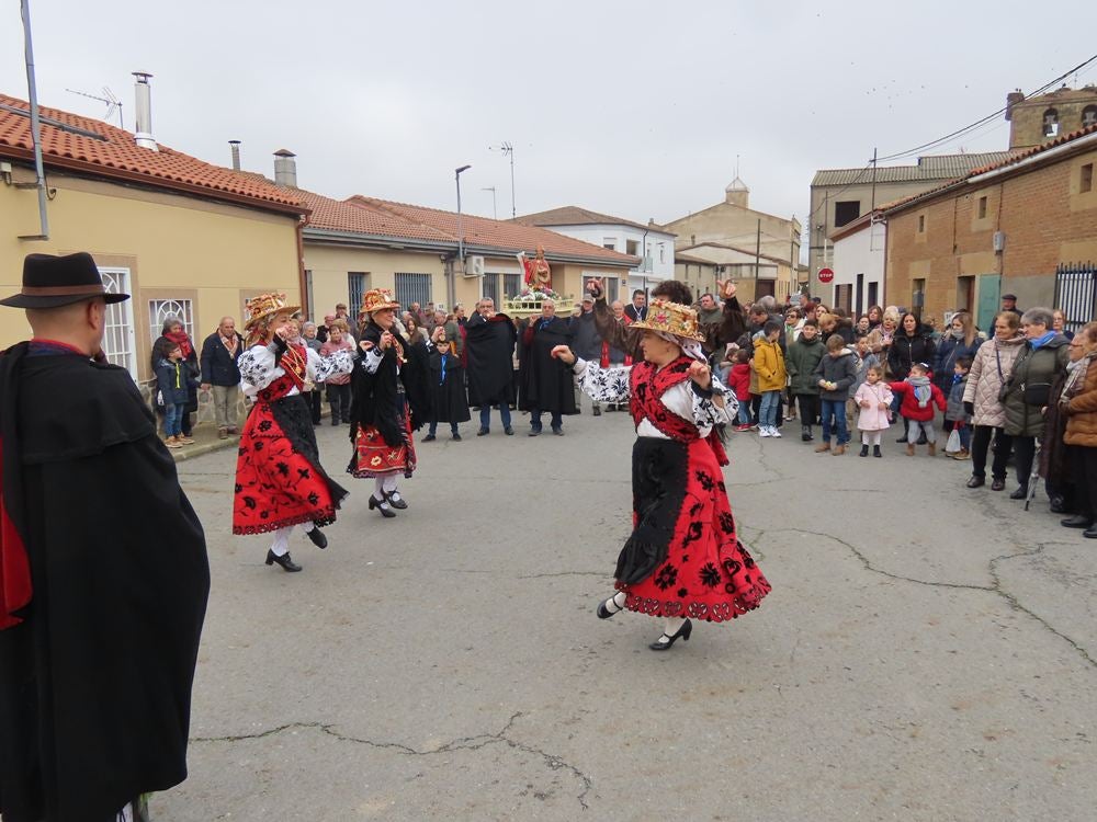 Babilafuente celebra San Blas con misa y bailes charros