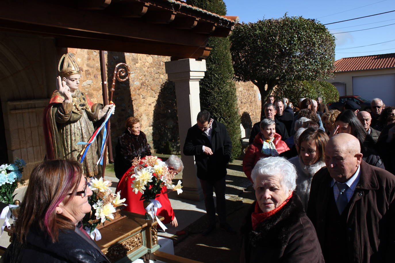 El sol brilla para San Blas en Sepulcro Hilario