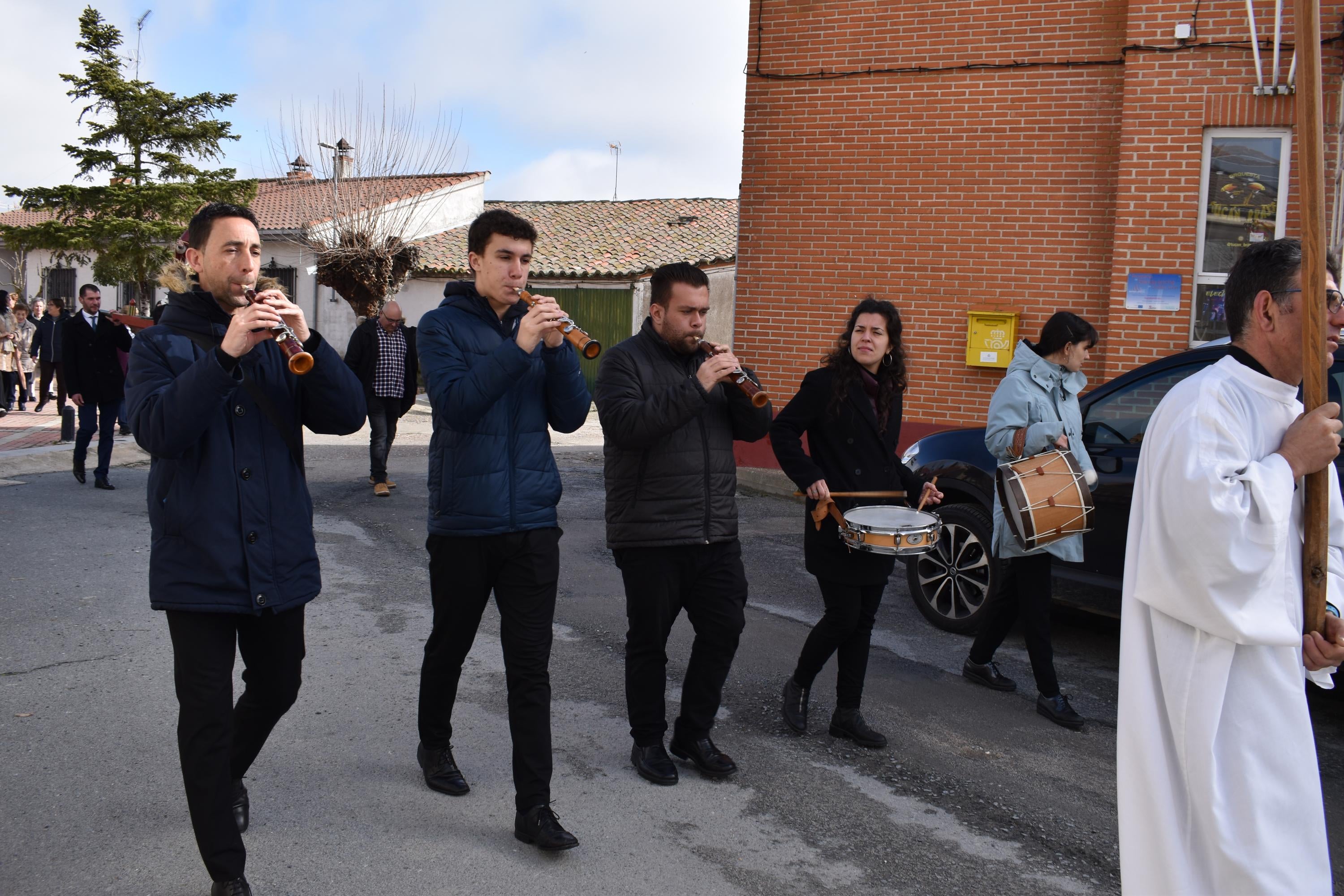 Garcihernández disfruta del día grande de San Blas con la tradicional procesión y tirada de cohetes