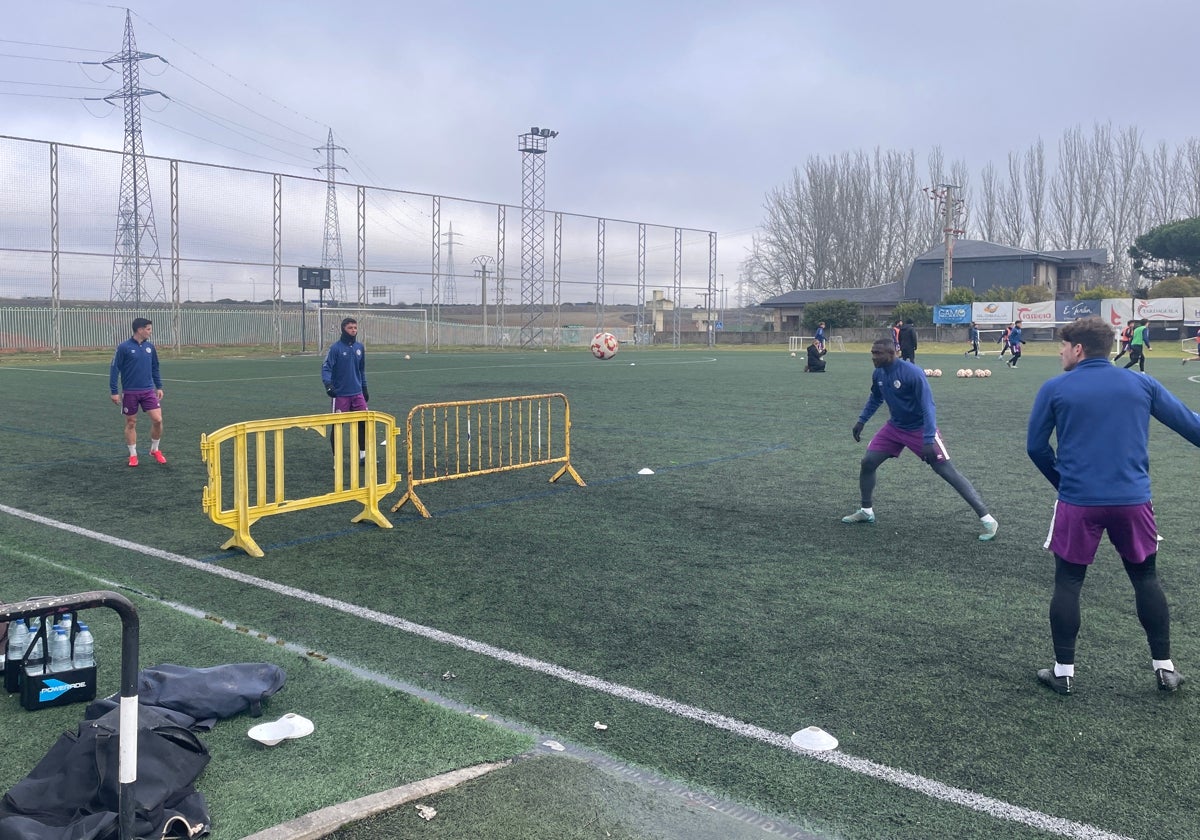 Murua, Cantero, Souley y Amaro, jugando un fútbol-tenis este lunes.